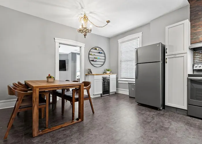 Main Street Living! 2 Bedroom Unit Right On Main!