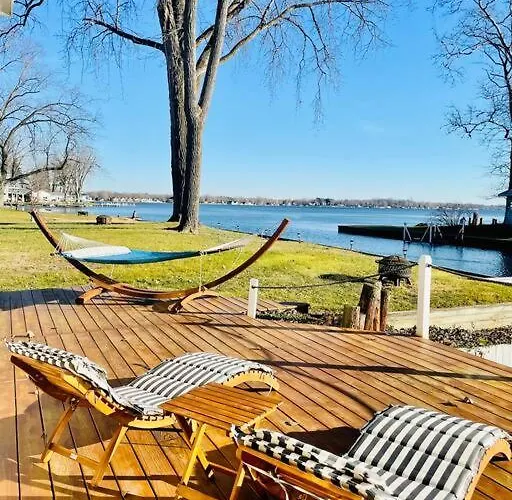 Unforgettable 4 Bedroom 3 Bath Waterfront Cabin
