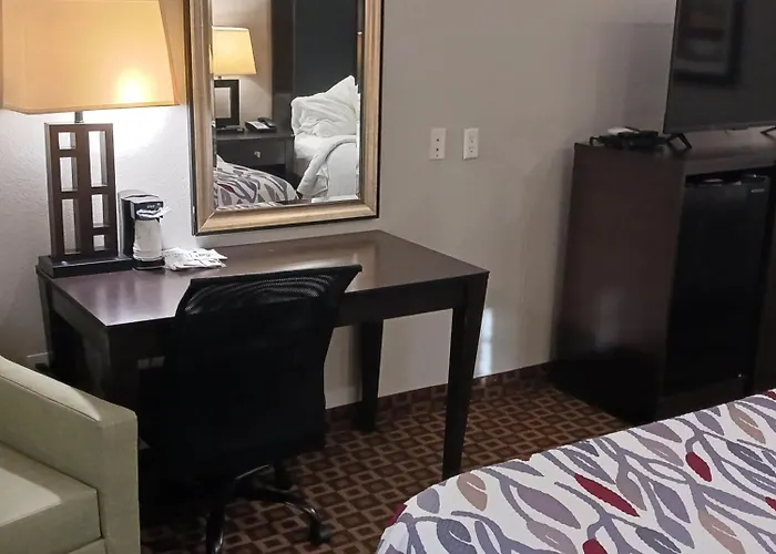 Red Roof Inn & Suites Longview