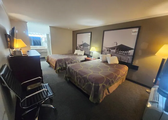 Budgetel Inn & Suites