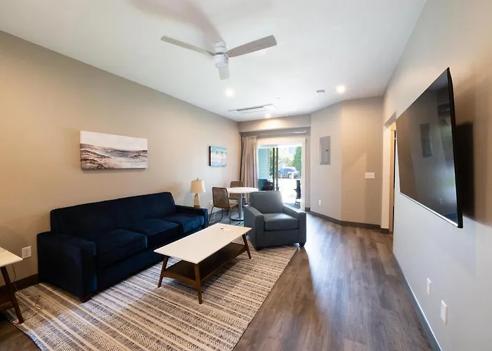 Long Beach Suites