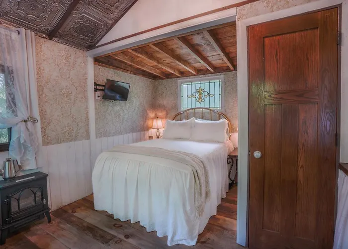 Vintage Wild West Tiny Hotel In The Woods!