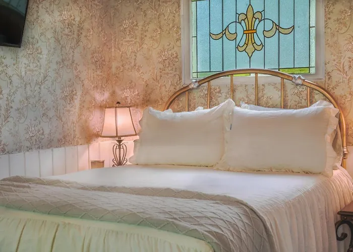 Vintage Wild West Tiny Hotel In The Woods!