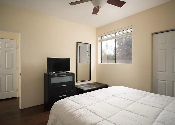 Luxury Guest House 2Ba/2Br, Separate Building, Private Basketball Court, Prime Neighborhood