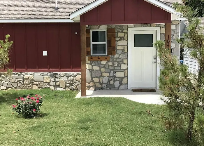 Cozy Cottage • King Bed • Grove • Kayaks • Boat Parking