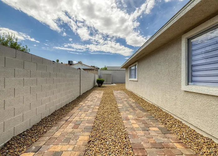 Single Story Minutes From Summerlin With Rv Parking & Dog Friendly