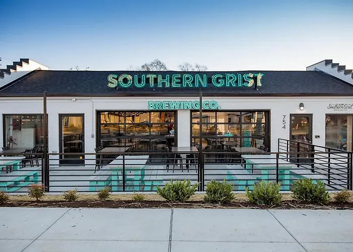 Trendy East Nashville Near Coffee Shops & Downtown