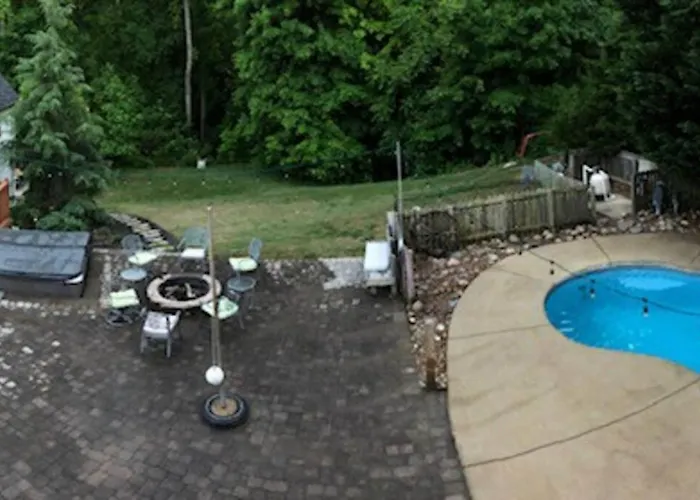 Apartment With Hot Tub & A Pool!