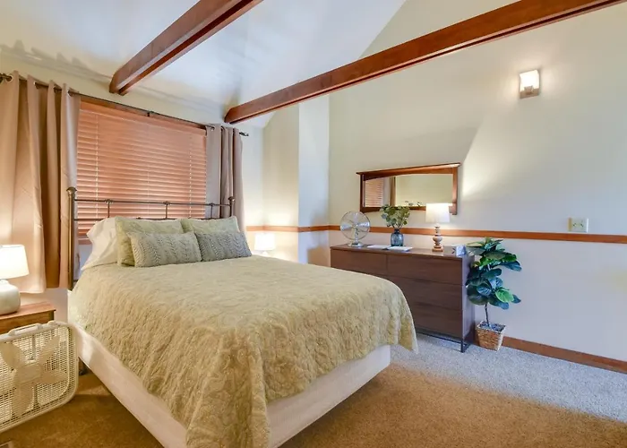 Tasteful Galena Townhome W/ Community Amenities