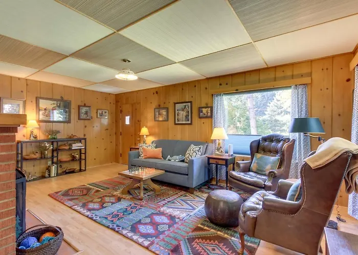 Peaceful & Scenic Cottage Near Mckenzie River!