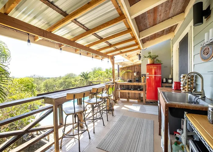 The Koi House With Pool