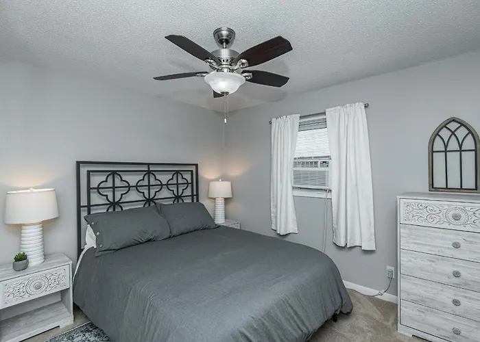 3 Bedroom Haven Of Rest-5 Minutes From Mayo Clinic!