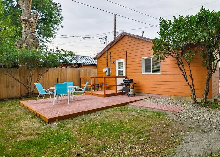 Quaint Cody Cottage W/ Grill: Walk To Downtown!