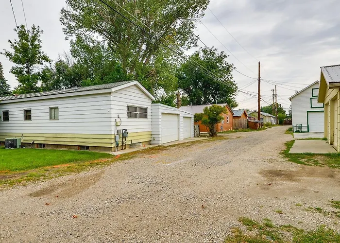 Quaint Cody Cottage W/ Grill: Walk To Downtown!