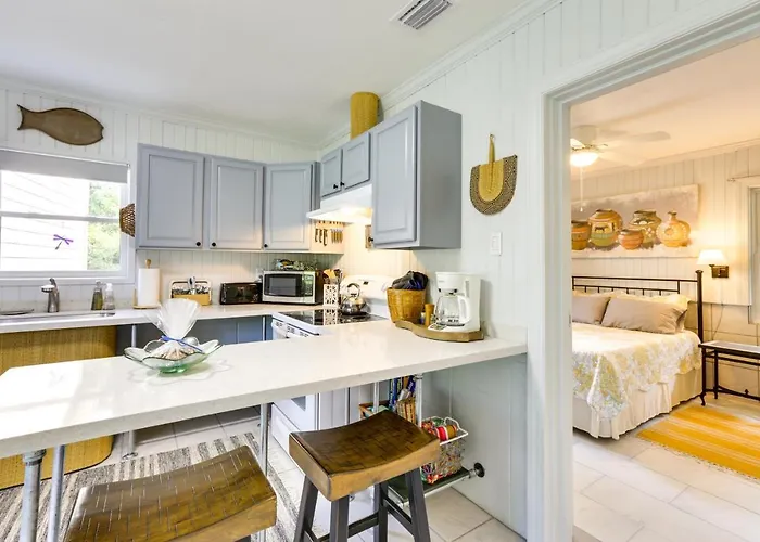 Riverfront Florida Escape W/ Grill & Fire Pit!