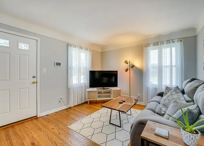 Pet-Friendly Southfield House W/ Ping-Pong Table!