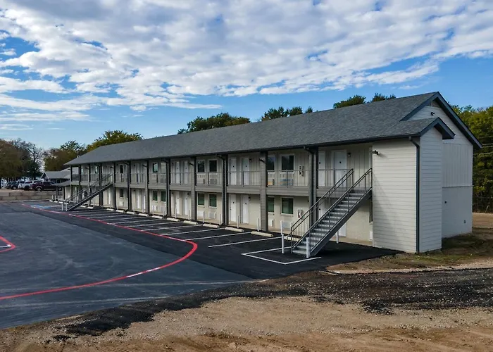 Extended Stay Gun Barrel City