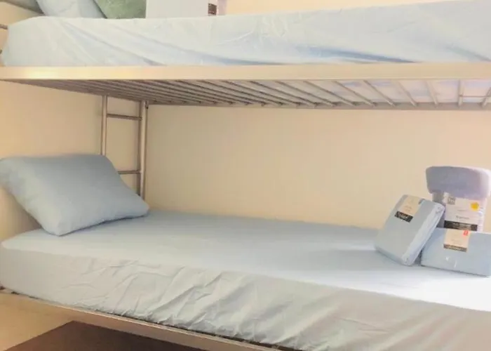 Men Only Dorms -3 Miles To The Beach