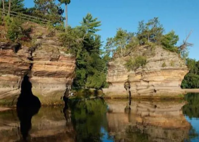 Golf 27 Holes Family Solo Eco Resort Wisconsin Dells 10 Minutes Ski & Tubing 2 Bedroom Suites Full Kitchen Living Room Patio
