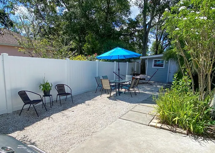 Tropical And Tranquil Bradenton Hideaway