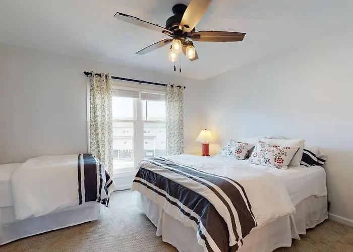 Oceanview Townhouse W/ Pool - Newly Renovated
