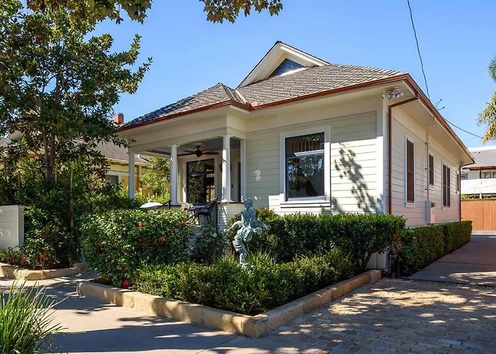 Upscale Downtown Home Walk To Beach Shops Bars 2
