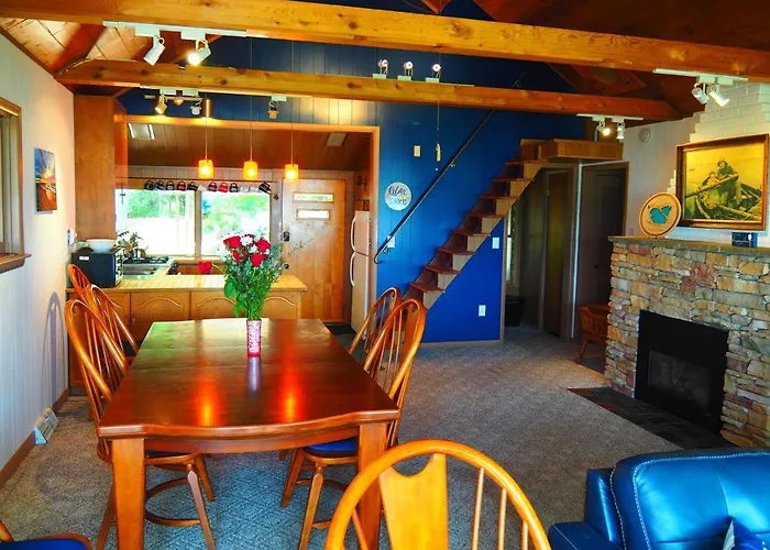 Cavalier Cottage - Private Lakefront W Kayaks!