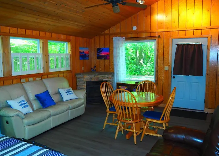 Cavalier Cottage - Private Lakefront W Kayaks!