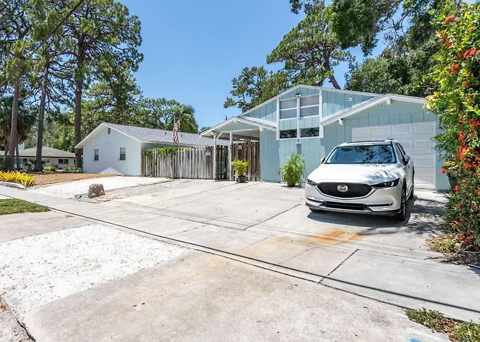Beautiful Updated 2Bedroom Suite Minutes To Downtown, Amazing Beaches, Restaurants, Theaters And More