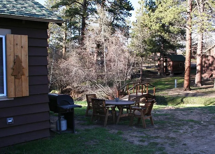 Triple R Cottages- 6 Cabin