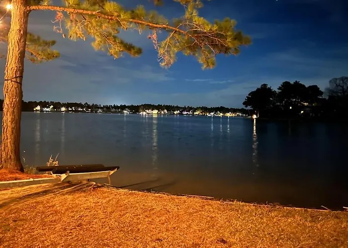 Modern 3Br Lake Front Home