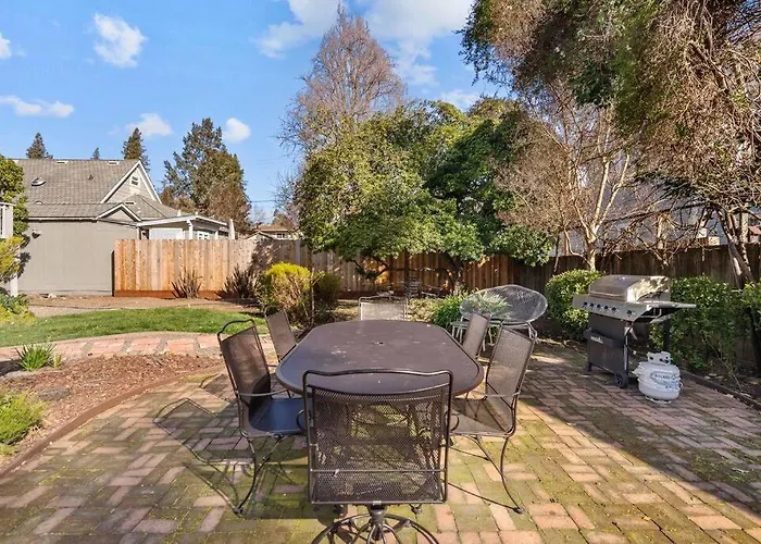 Downtown Napa Hot Tub Retreat - 3 Bed L 2 Bath