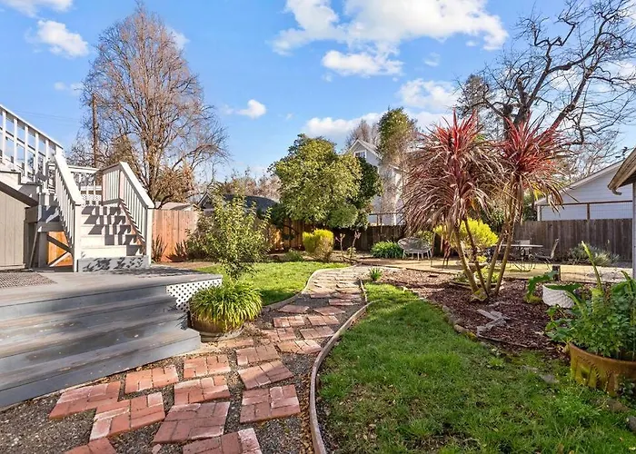 Downtown Napa Hot Tub Retreat - 3 Bed L 2 Bath