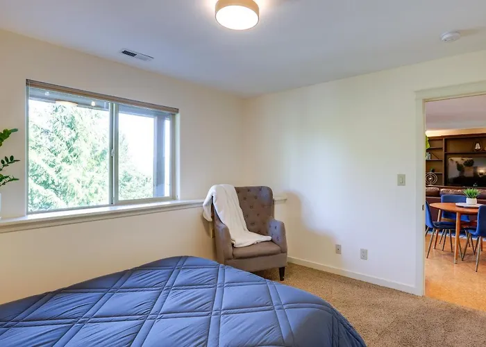Modern Bellingham Retreat Near Galbraith Mountain!