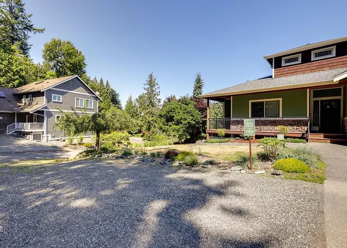 Modern Bellingham Retreat Near Galbraith Mountain!