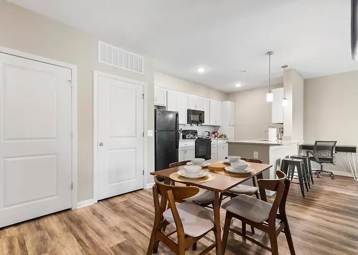 Luxe 1Br/1Ba: Dive, Rest, Explore. Book Now!