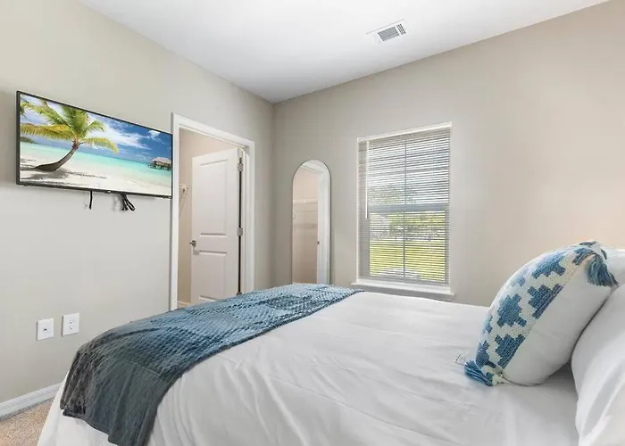 Luxe 1Br/1Ba: Dive, Rest, Explore. Book Now!