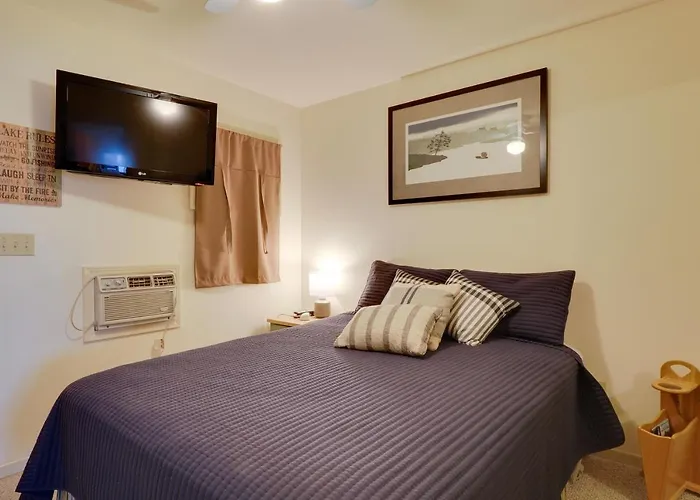 Beachfront Onekama Vacation Rental W/ Balcony!