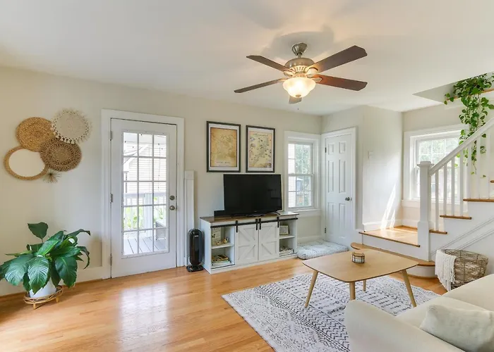 Chic Front Royal Retreat Near Shenandoah River!