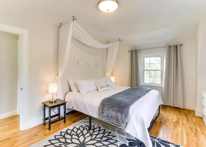 Chic Front Royal Retreat Near Shenandoah River!