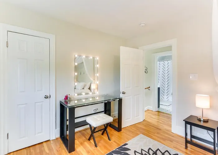 Chic Front Royal Retreat Near Shenandoah River!