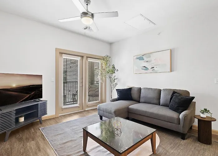 Luxe 3B/2B Getaway - Pool, Gym, Parking, Pet Wash