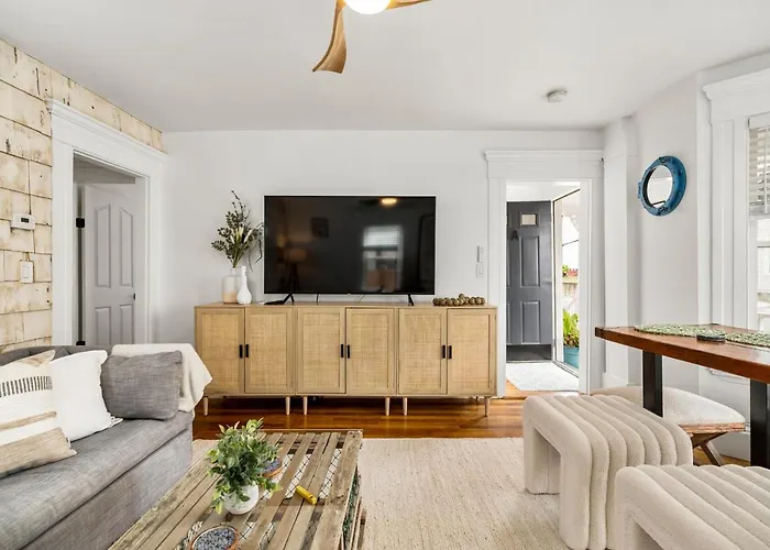 A By The Bay - Stunning Seaside Apartment