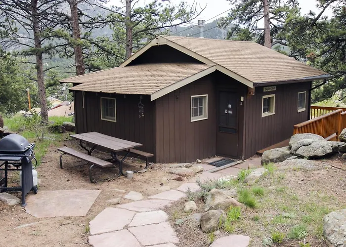 Lazy R Cottages- 5 Cabin