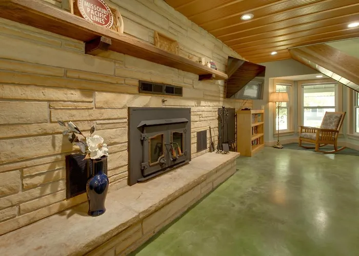 Unique Cotter Getaway W/ Deck & Outdoor Dining!