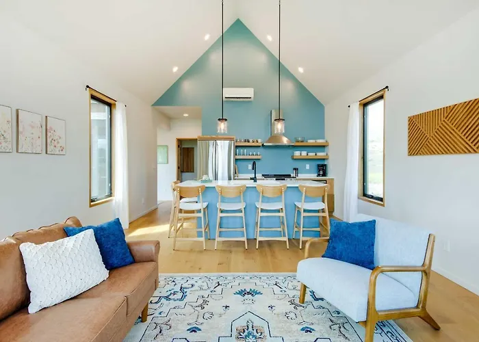 Yellowstone Prairie Retreat: 360 Mountain Views!