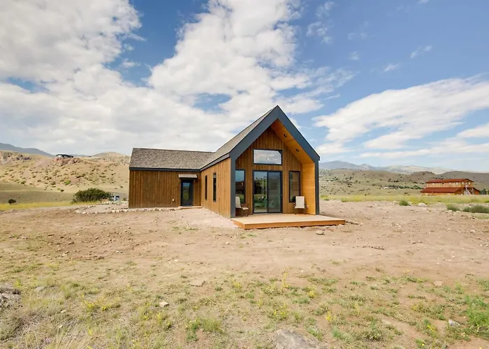 Yellowstone Prairie Retreat: 360 Mountain Views!