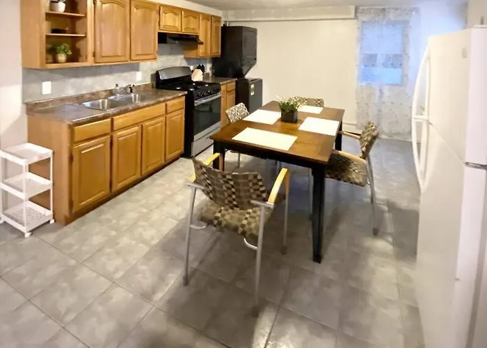 Glorious Suite Near Downtown With Washer/Dryer