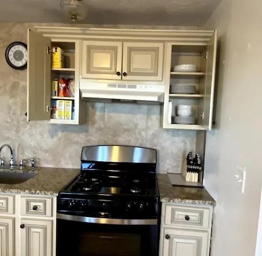 Spacious 2Nd Floor Suite