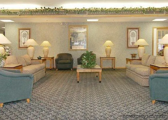 Econo Lodge Inn & Suites